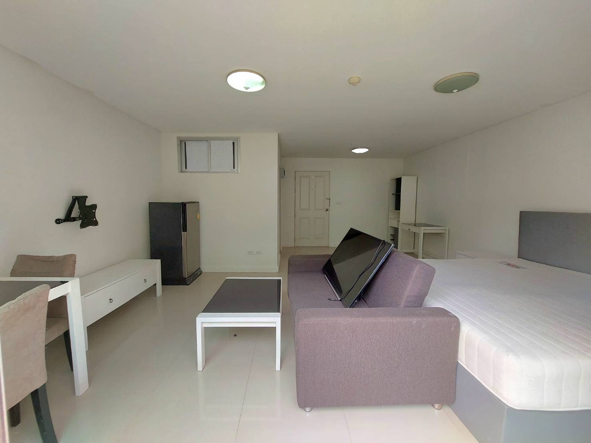 CondoPattaya, Bangsaen, Chonburi : Selling/renting a condo, The Rice Bene, 30 sqm. 1st floor, can open a shop. The price is lower than the department assessment. After Central Chon Buri