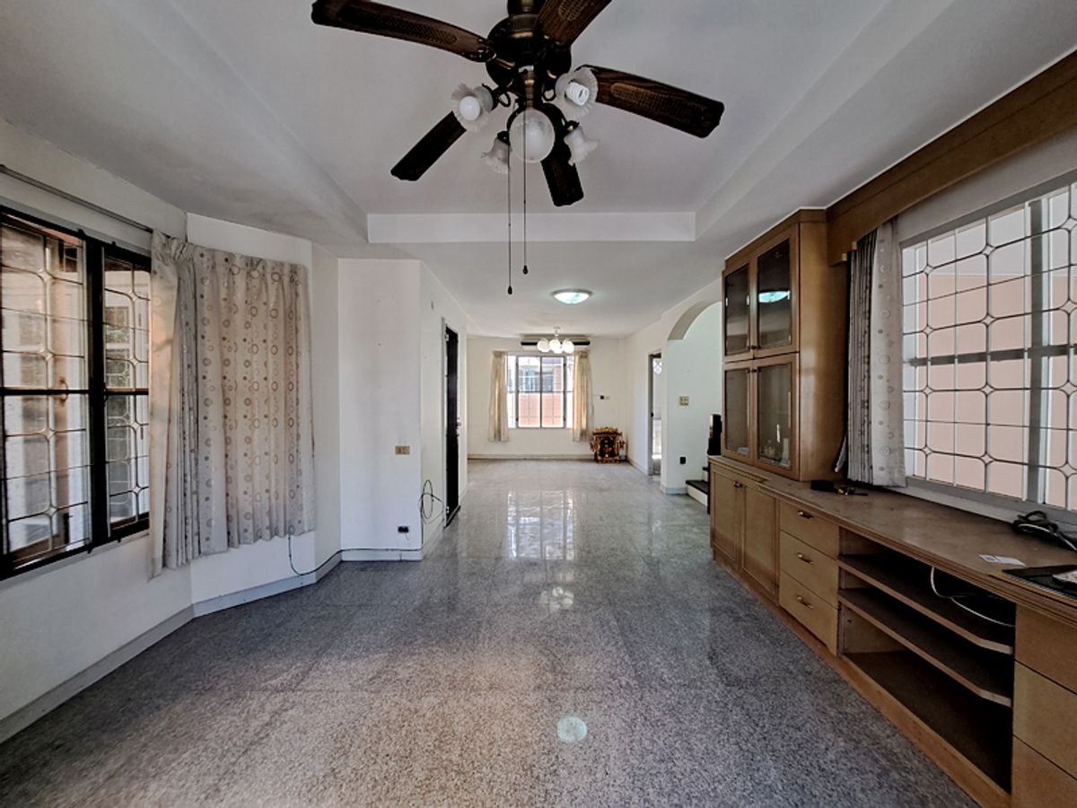 For SaleHousePinklao, Charansanitwong : House for sale 53 square wah, Panu Village, Taling Chan, Soi Asawapichet 21, superior life ... in quality society  