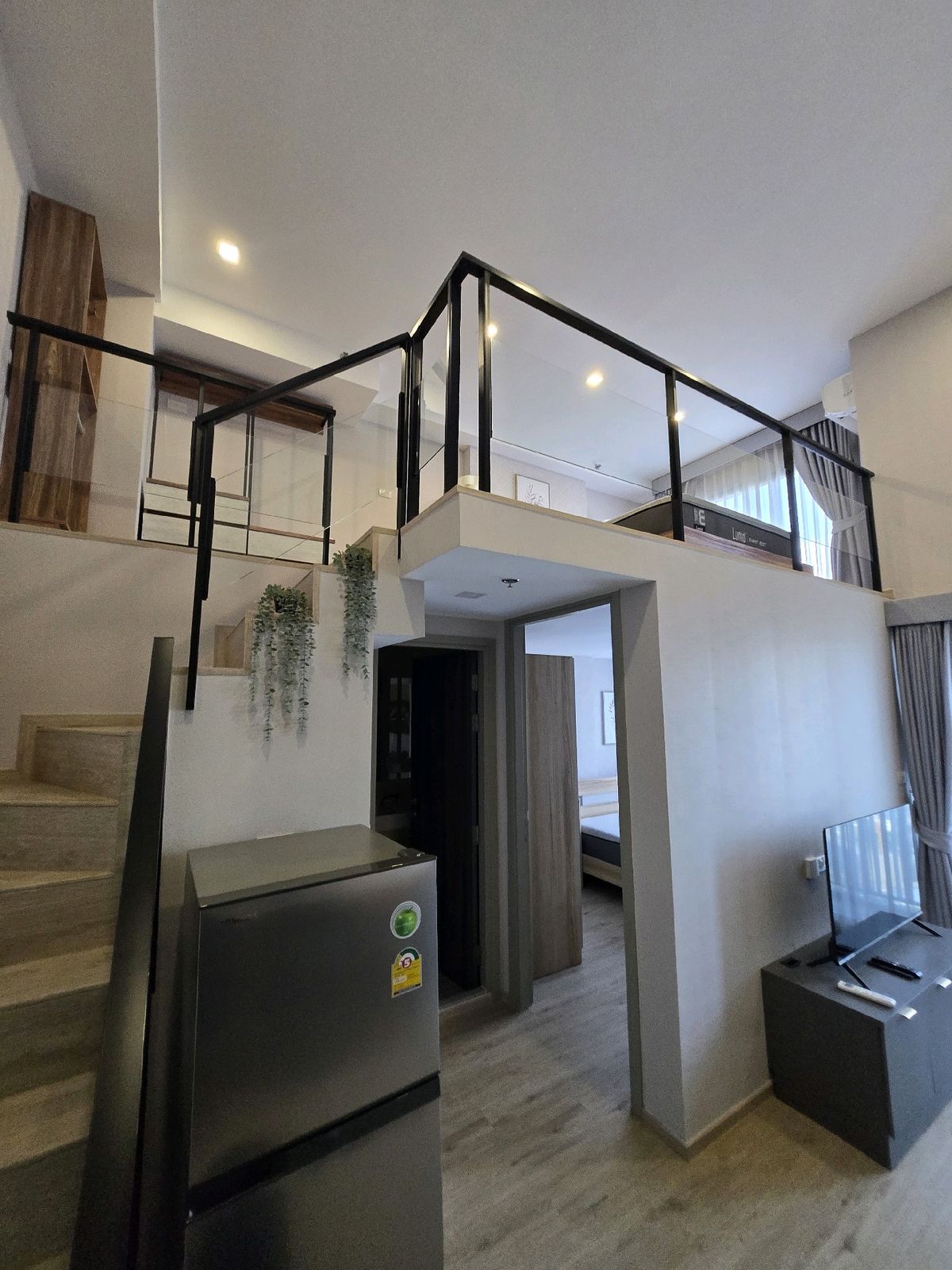 ให้เช่าคอนโดพัฒนาการ ศรีนครินทร์ : ให้เช่า the rich rama9 2bed price 25,000 bath ขนาด 45 sqm 31 floor 0958195559

