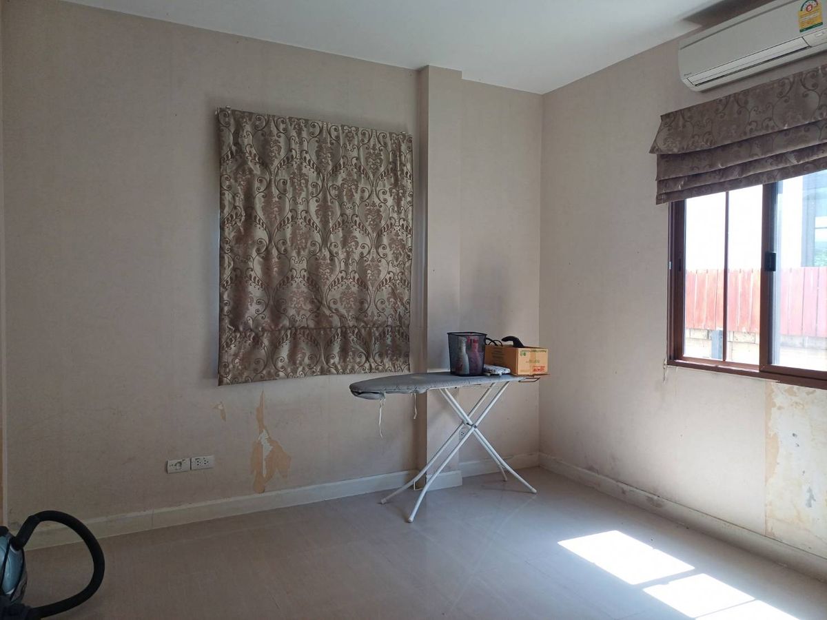 ขายบ้านพระราม 5 ราชพฤกษ์ บางกรวย : ขายขาดทุน บ้านบุราสิริ ราชพฤกษ์ แจ้งวัฒนะ 4 ห้องนอน 89 ตรว ติดถนนเมน