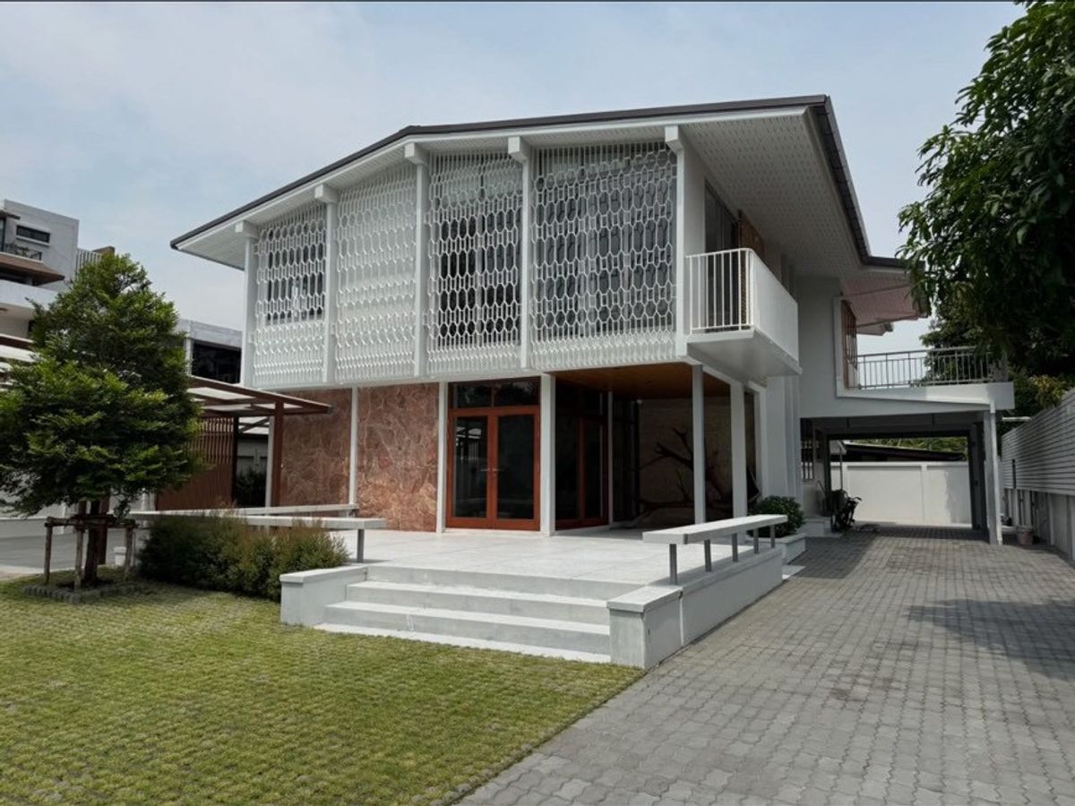 ให้เช่าบ้านสุขุมวิท อโศก ทองหล่อ : ❖ Prime Location ❖ บ้านเดี่ยว 2 ชั้น | ขนาด 143.00 ตร.ว. พื้นที่ใช้สอย 450.00 ตร.ม. | 4 ห้องนอน 3 ห้องน้ำ 6 ที่จอดรถ | เพียง 750 เมตร จากถนนสุขุมวิท 71*