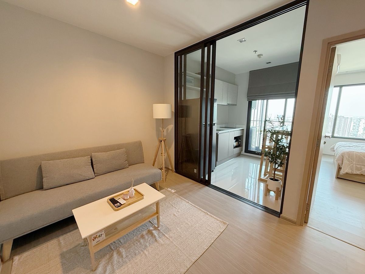 For RentCondoThaphra, Talat Phlu, Wutthakat : ⭐️Life Sathorn Sierra⭐️ The highest class ⚡️ beautifully decorated with moving