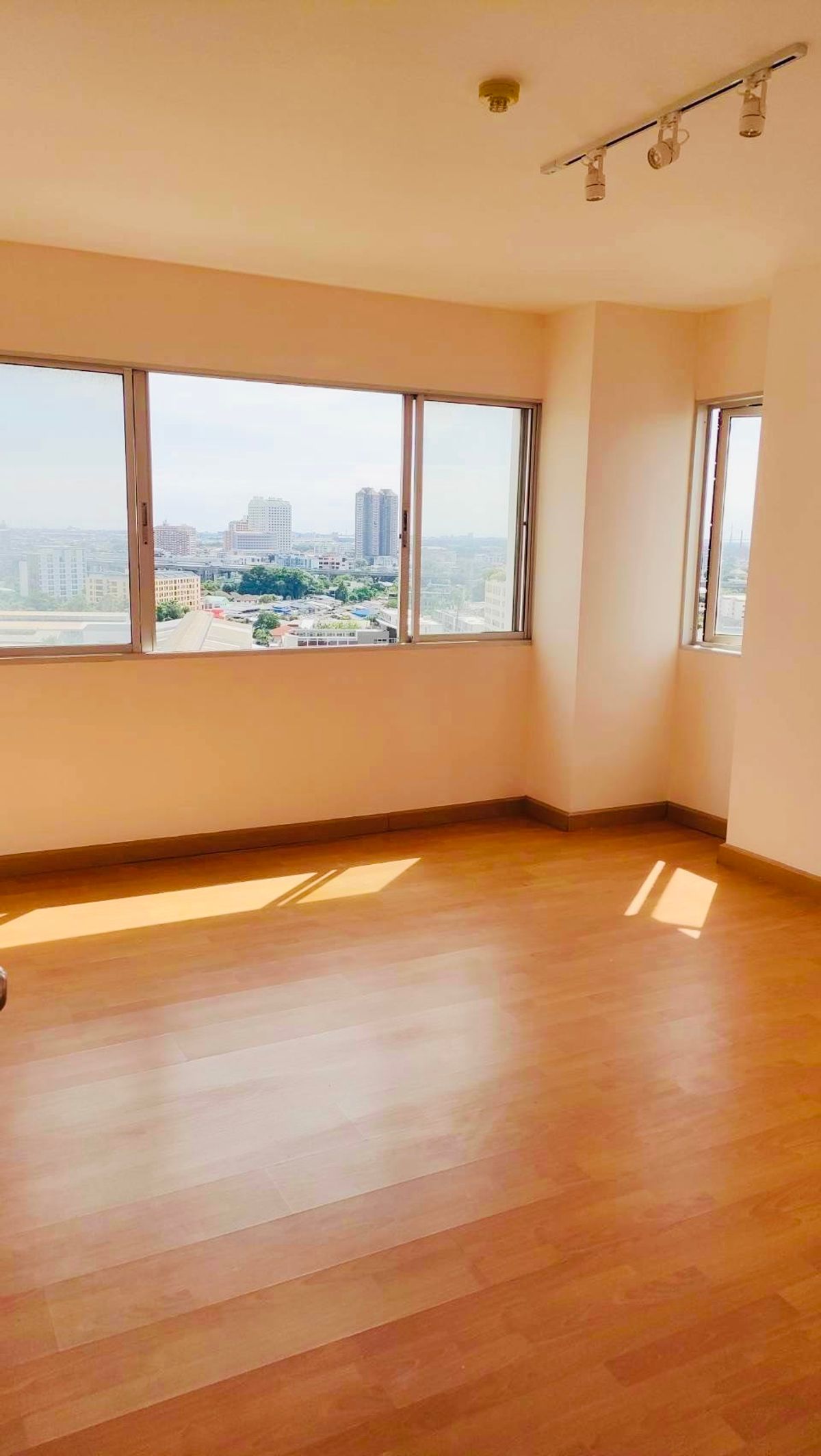 ขายคอนโดอ่อนนุช อุดมสุข : 2 ห้องนอน ห้องมุม เพียง 100 เมตร bts อุดมสุข