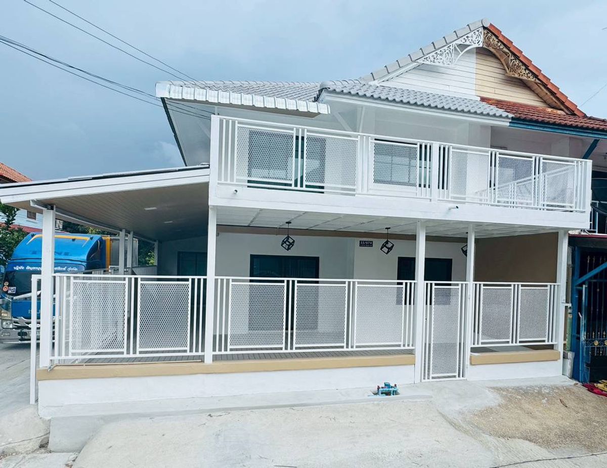 ขายทาวน์โฮมนนทบุรี บางใหญ่ บางบัวทอง : ทาวน์เฮาส์ 2 ชั้น  หลังริม / หัวมุม  + มีพื้นที่ด้านข้าง + ต่อเติมระเบียงหน้าบ้าน   หมู่บ้านพฤกษา3