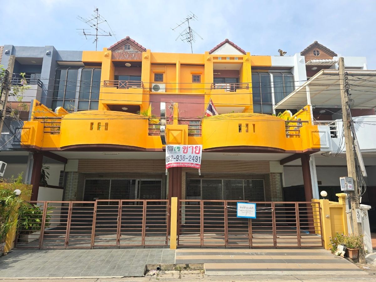 For SaleHome OfficeRamkhamhaeng, Hua Mak : Selling very cheap office, office, 3-floor, 2, after 63 sq.w. Town in Town, Soi 8, near Ekkamai-Ram Inthra Expressway, SC PARK Ratchada, MRT, Lat Phrao 83 Station