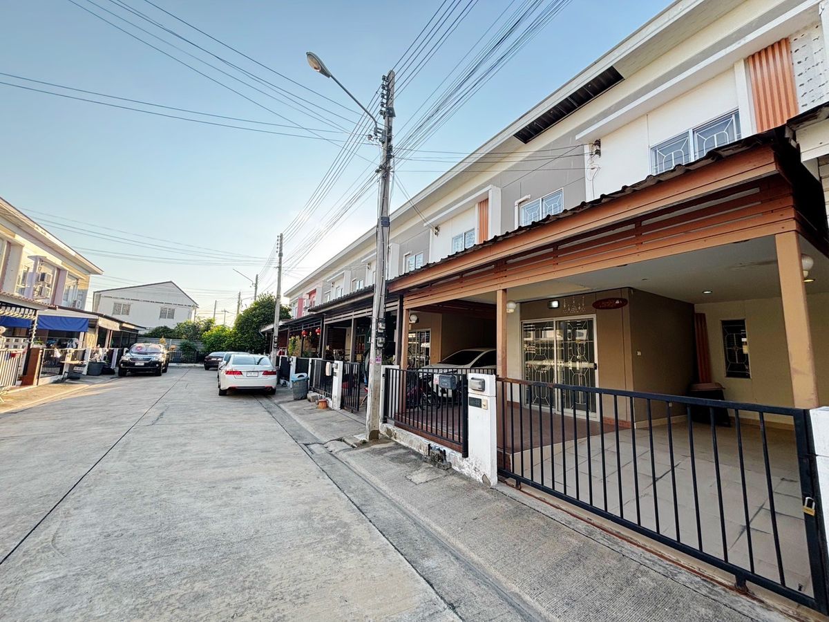 ขายทาวน์โฮมปทุมธานี รังสิต ธรรมศาสตร์ : ทาวน์เฮ้าส์ 2 ชั้น หมู่บ้านพฤกษา 60/1 รังสิต - บางพูน ซ.2 ต.บางพูน อ.เมือง จ.ปทุมธานี