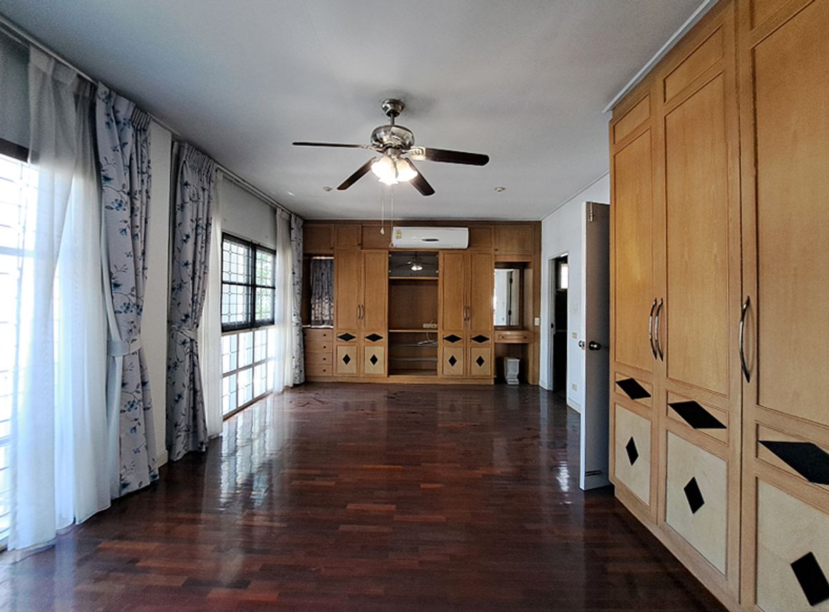 For SaleHousePinklao, Charansanitwong : House for sale 53 square wah, Panu Village, Taling Chan, Soi Asawapichet 21, superior life ... in quality society  