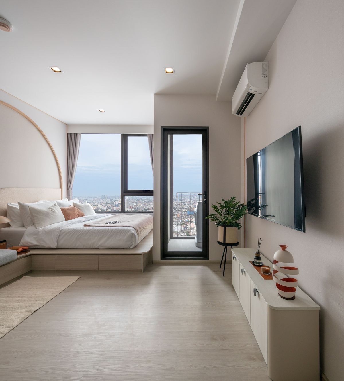 For SaleCondoWongwianyai, Charoennakor : 🔥Hot deal! BTS Circle, Wongwian Yai, only 3.19 million Fully Furnished 📲 095-9299924 (K. Benz)