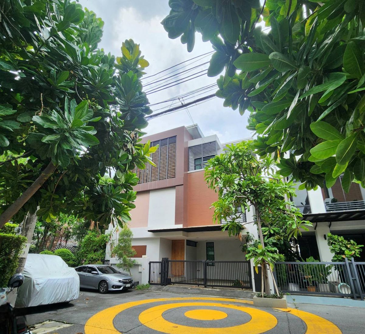 For RentHouseRatchadapisek, Huaikwang, Suttisan : Single House 4+1 Bedroom for Rent/Sale in Mengjai Huaykwang, Near SISB (Singapore International School Bangkok)