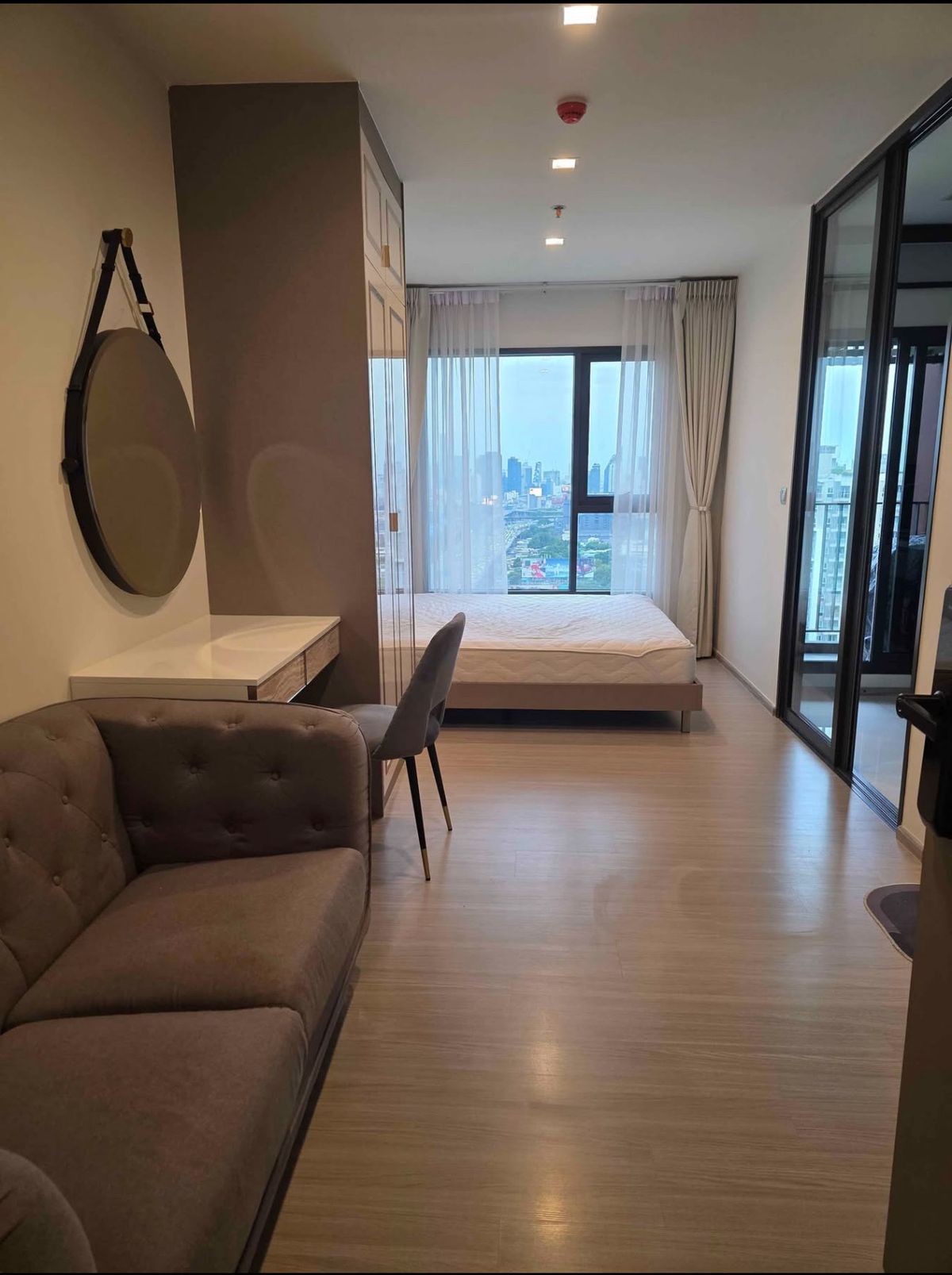ให้เช่าคอนโดพระราม 9 เพชรบุรีตัดใหม่ RCA : 18K✨️✨️พร้อมอยู่✨️ Life Asoke HYPE