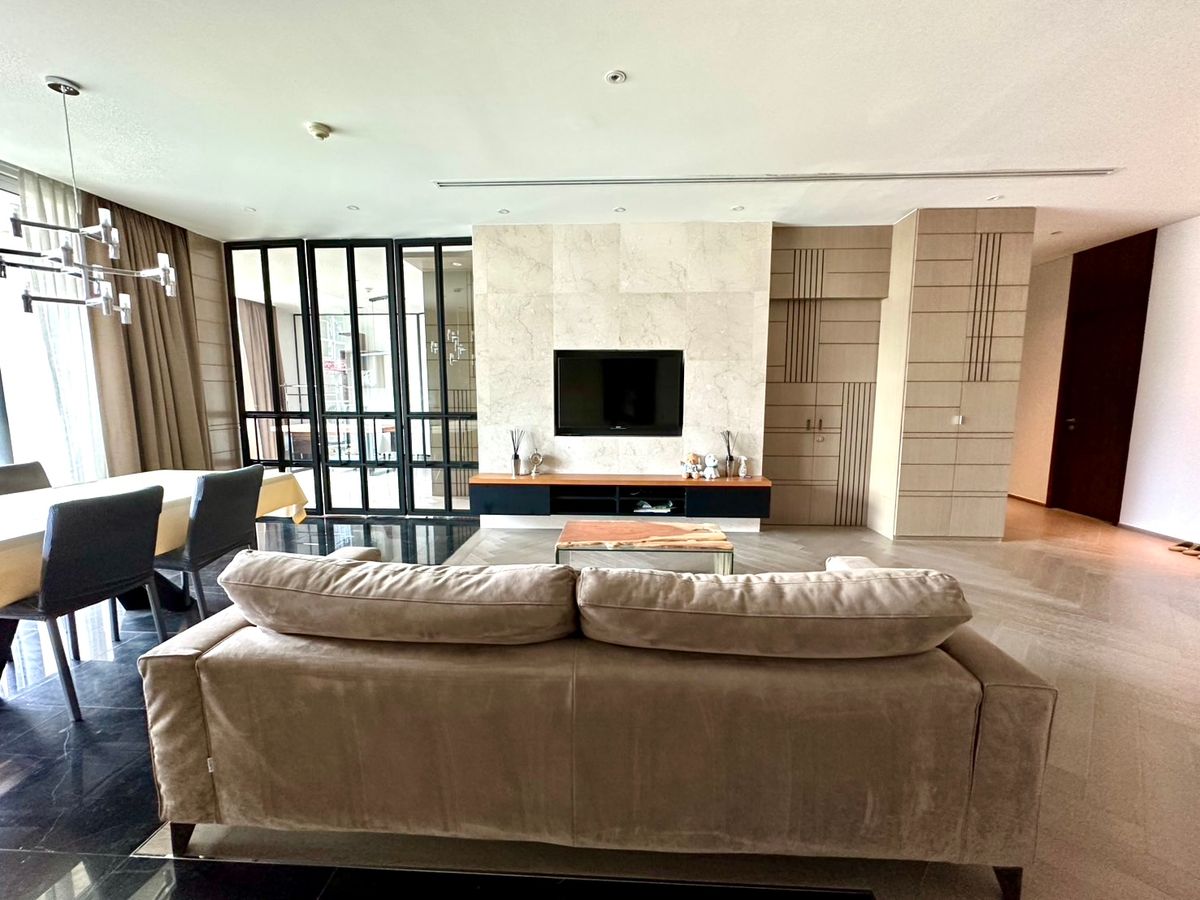 ขายคอนโดวิทยุ ชิดลม หลังสวน : The Park Chidlom: 2bed 3bath + maid 145sqm. 44,000,000 Am: 0656199198
