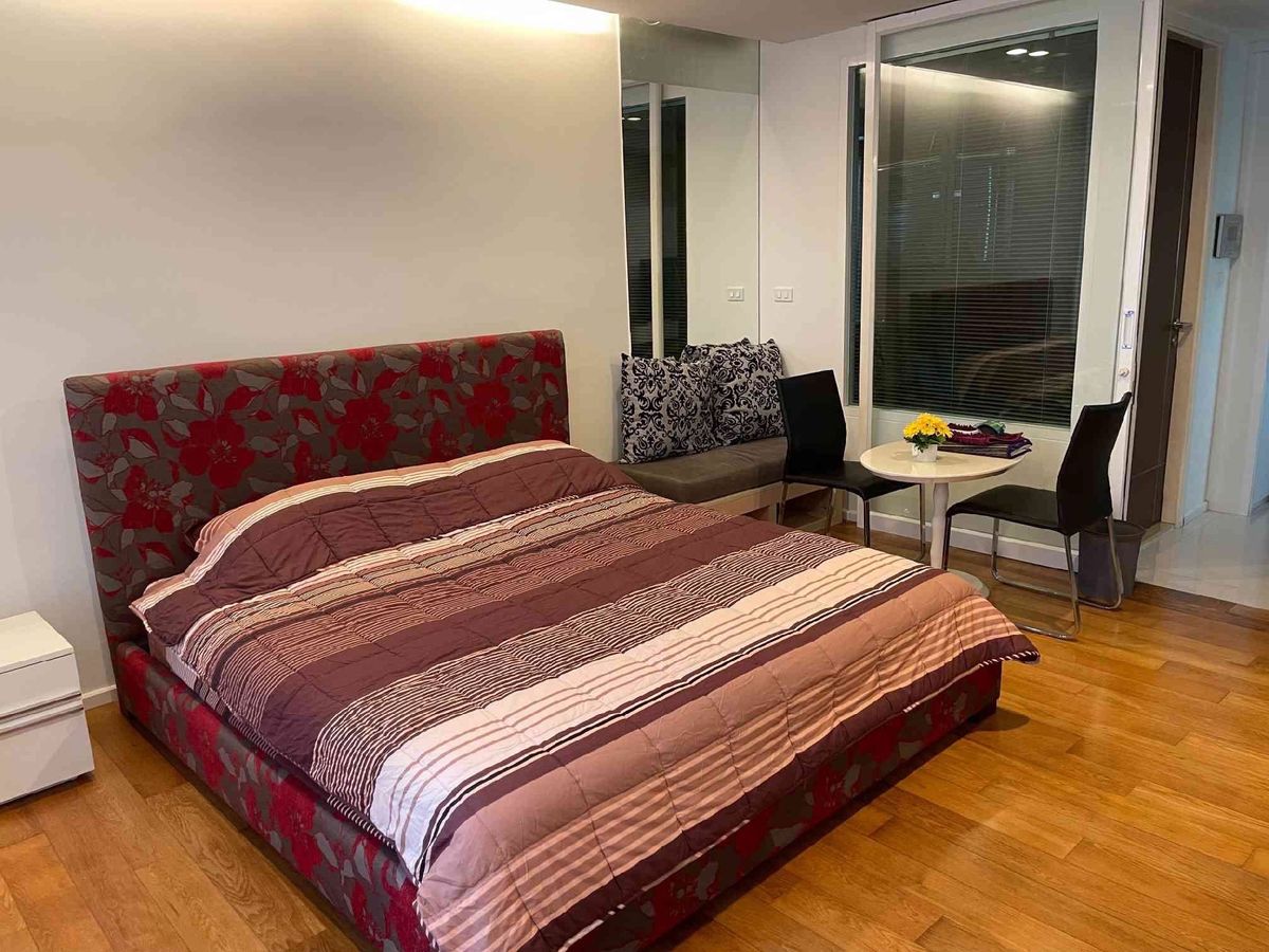 ขายคอนโดนานา : ขายคอนโด 15 Sukhumvit Residences ใจกลางอโศก ใกล้ BTS อโศก&นานา / MRT สุขุมวิท ราคา 3,500,000 บาท ขายพร้อมผู้เช่า
ขนาด 28.1 ตร.ม. | ชั้น 10 | 1 นอน 1 น้ำ เฟอร์นิเจอร์ครบ พร้อมอยู่