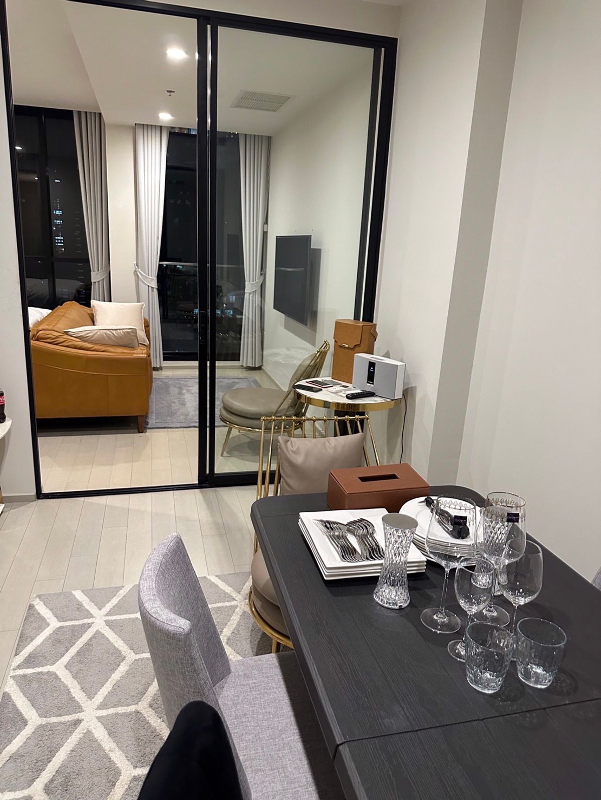 ให้เช่าคอนโดวิทยุ ชิดลม หลังสวน : for rent condo Noble Ploenchit fully furnished (S15-14007) 