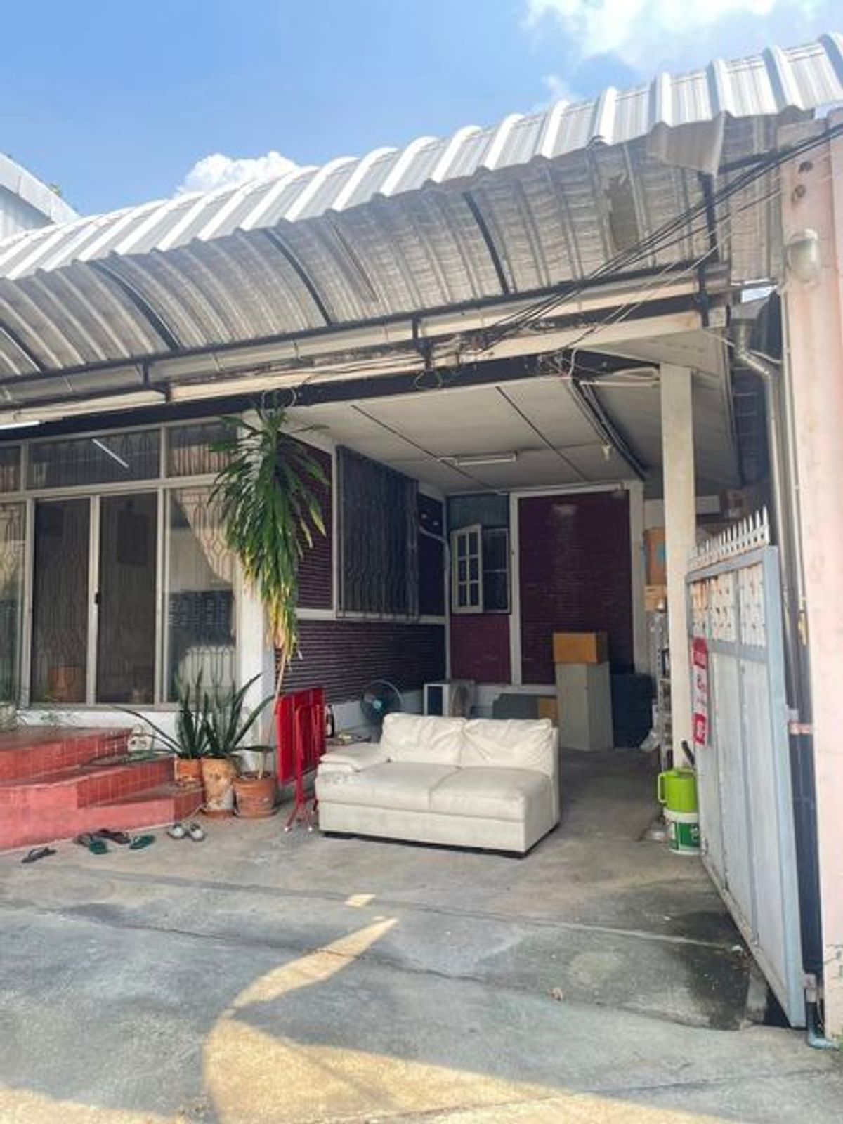 ขายบ้านเลียบทางด่วนรามอินทรา : ขายบ้านด่วนต่ำกว่าราคาประเมิณรามคำแหง21