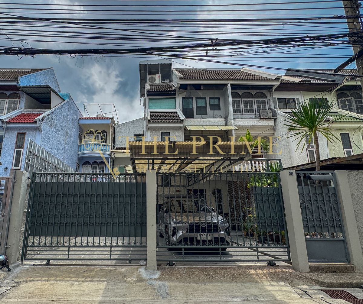 ขายทาวน์โฮมสะพานควาย จตุจักร : NOK-042 ขายทาวน์เฮาส์ 3 ชั้น ครึ่ง 40.5 ตร.ว. 260 ตร.ม. ซอยอินทามระ 25