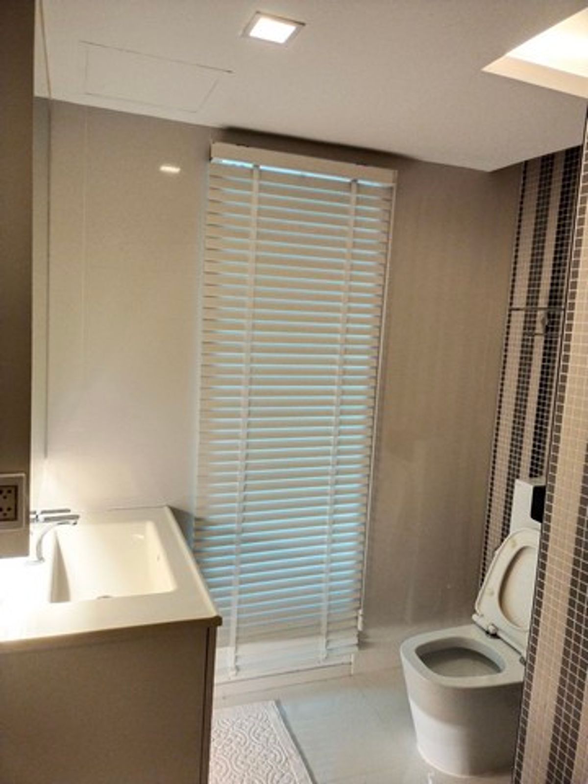 ขายคอนโดเชียงใหม่ :  คอนโด เดอะ ชายน์ คอนโดมิเนียม ใหญ่ใจกลางเชียงใหม่ ในราคาที่คุณต้องว้าว! รีบตัดสินใจก่อนใคร เพราะของดีแบบนี้...หมดไวมาก#ถนนช้างคลาน #เชียงใหม่