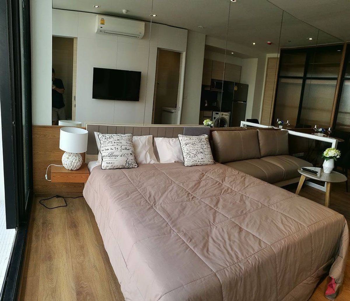 ให้เช่าคอนโดสุขุมวิท อโศก ทองหล่อ : For Rent Park 24 studio 1 bath F/F Ready to move in