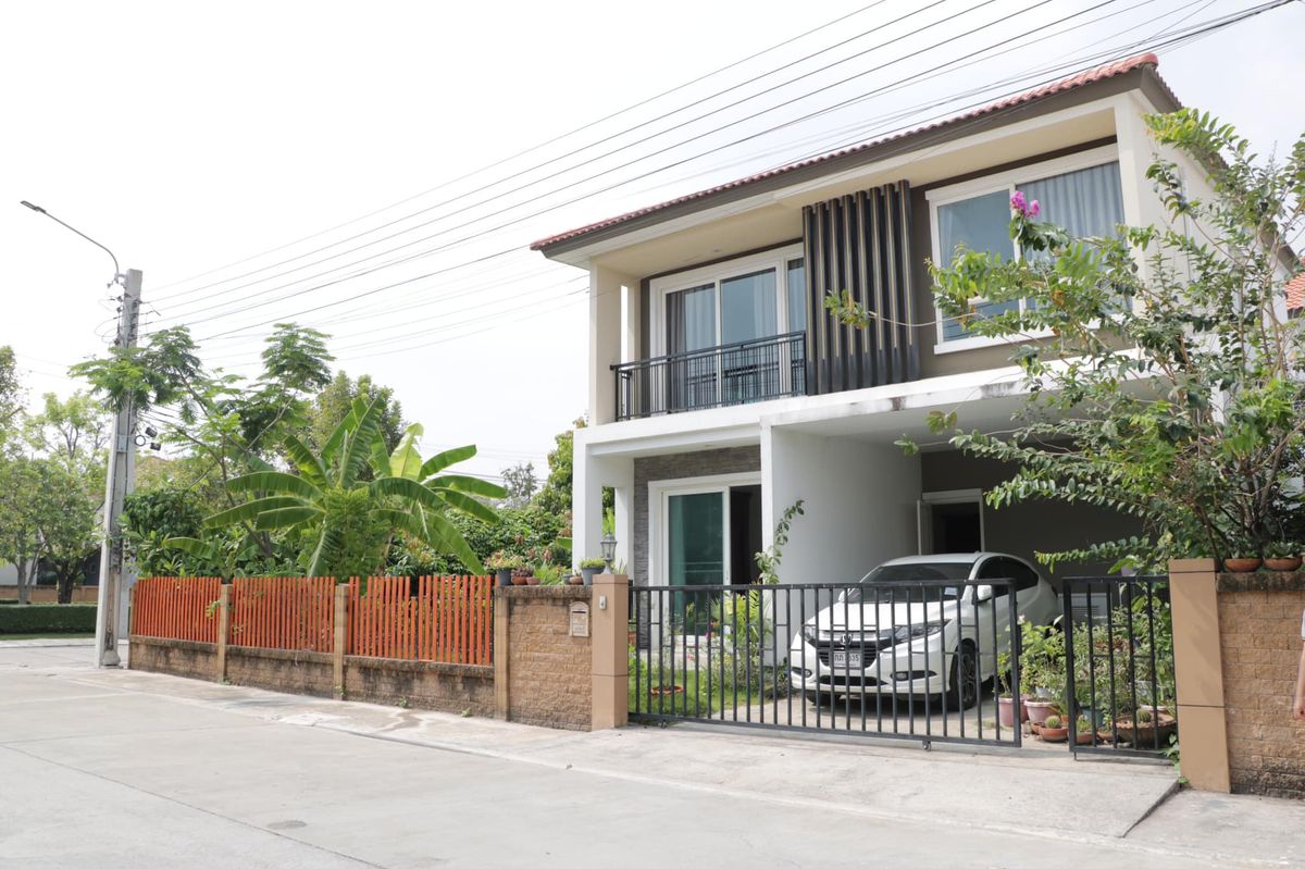 For SaleHousePattanakan, Srinakarin : 2 -story house for sale, Golden Village onnut Pattanakarn, Golden Village Onnut, Phatthanakan Soi On Nut 65 Sukhumvit 77, a lot of living space near Airport Link, Thap Chang Station, 64 sq.w.