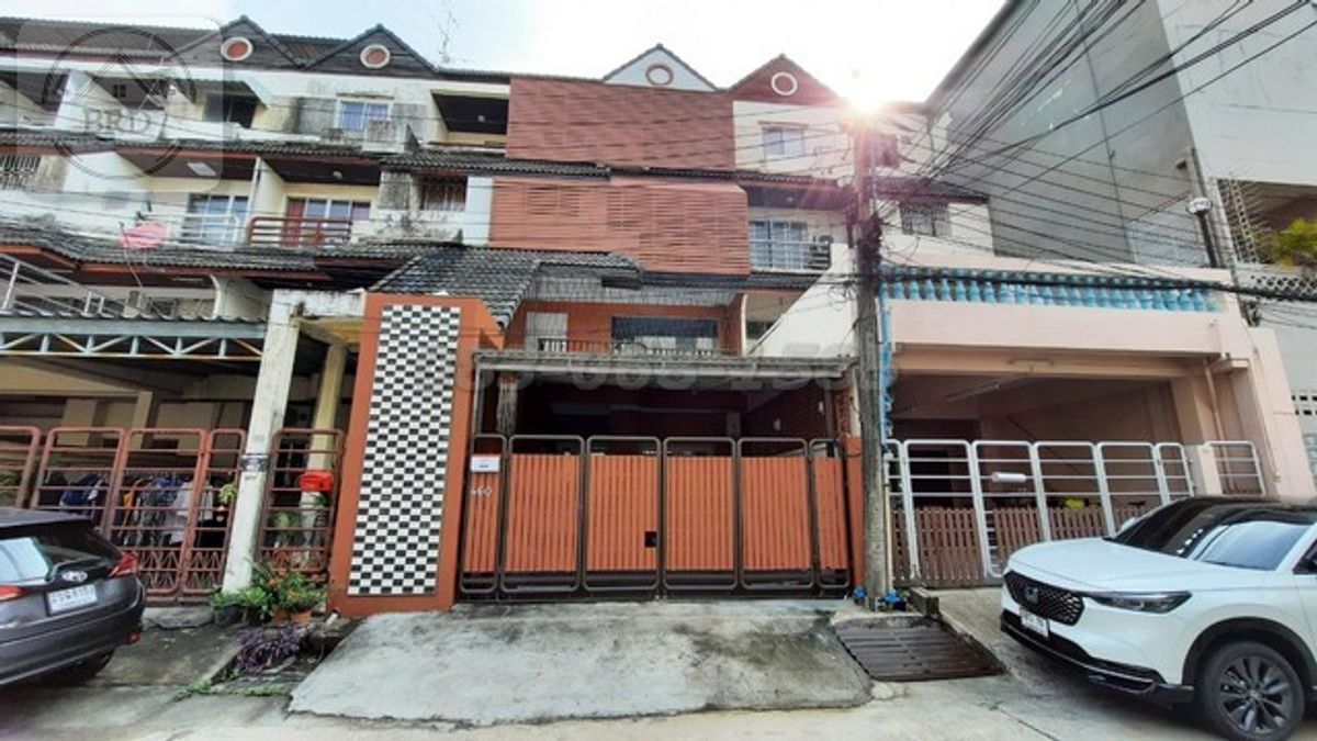ขายทาวน์โฮมพัฒนาการ ศรีนครินทร์ : ขายทาวน์โฮม 4 ชั้น ตกแต่งพร้อมอยู่ ถนนพัฒนาการ44 เนื้อที่ 31.5 ตารางวา ขายราคา 7.5 ล้านบาท สวนหลวง กรุงเทพฯ