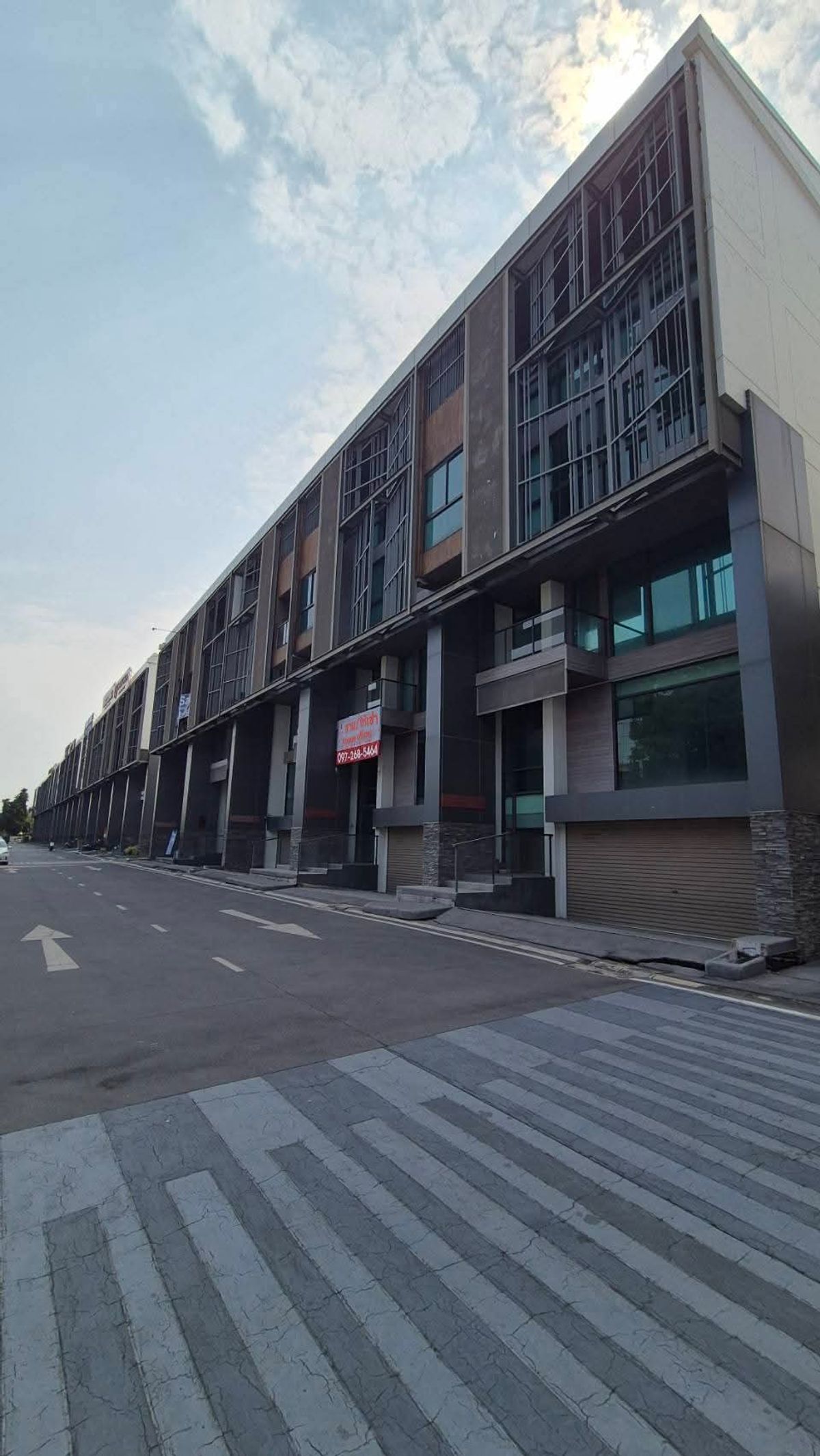 ให้เช่าโฮมออฟฟิศบางนา แบริ่ง ลาซาล : ให้เช่า 🏠The Pretium บางนา โฮมออฟฟิศสูง 5 ชั้น บนถนนบางนา-ตราด กม.5 พท.ใช้สอยกว่า 920 ตร.ม เนื้อที่ 68 ตร.ว พร้อมลิฟท์โดยสาร ตกแต่งพร้อมอยู่