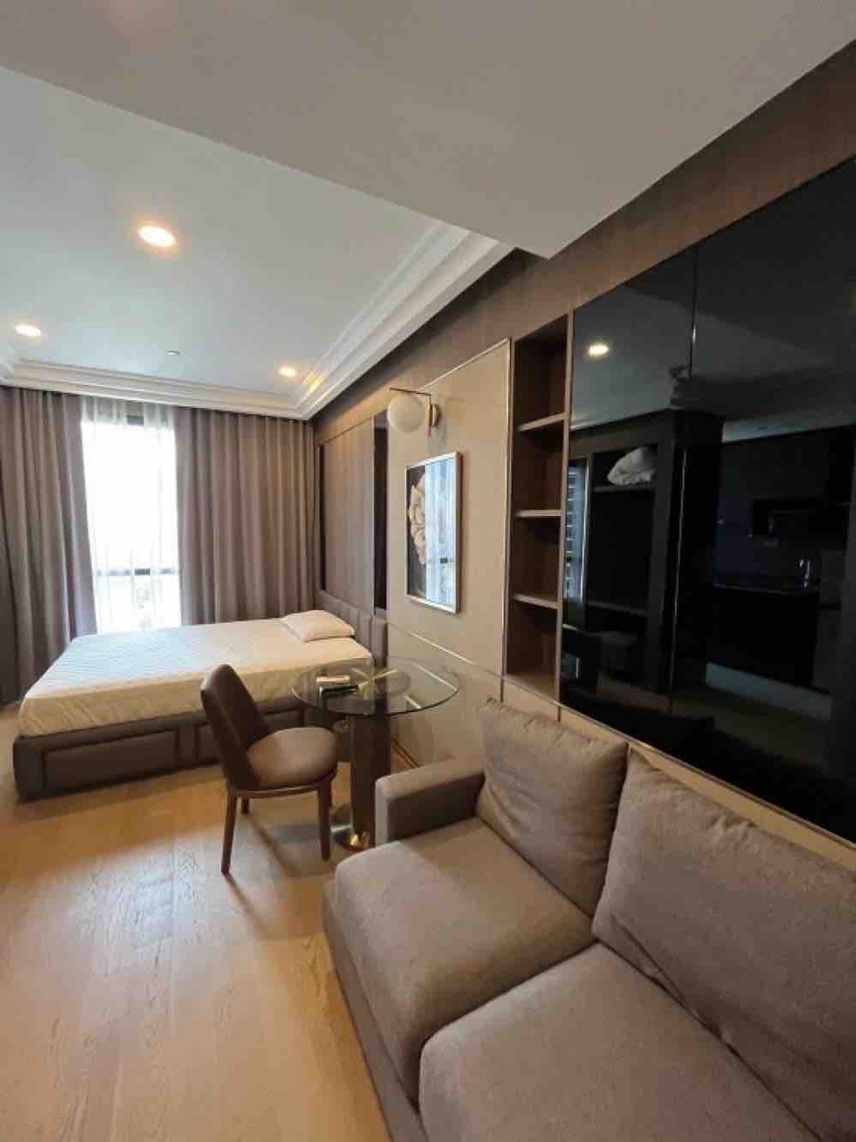 ให้เช่าคอนโดสยาม จุฬา สามย่าน : Ashton Chula Silom ขนาด 24 ตรม Studio room ราคา 21,000 เครื่องใช้ไฟฟ้าครบสนใจโทร 061-4162636 