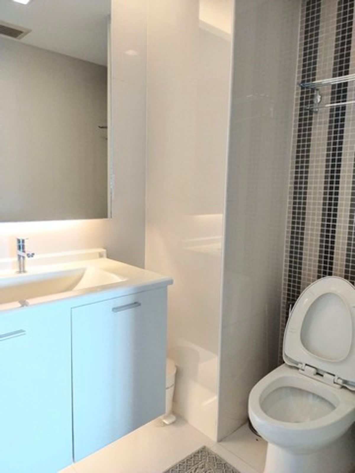 ขายคอนโดเชียงใหม่ :  คอนโด เดอะ ชายน์ คอนโดมิเนียม ใหญ่ใจกลางเชียงใหม่ ในราคาที่คุณต้องว้าว! รีบตัดสินใจก่อนใคร เพราะของดีแบบนี้...หมดไวมาก#ถนนช้างคลาน #เชียงใหม่