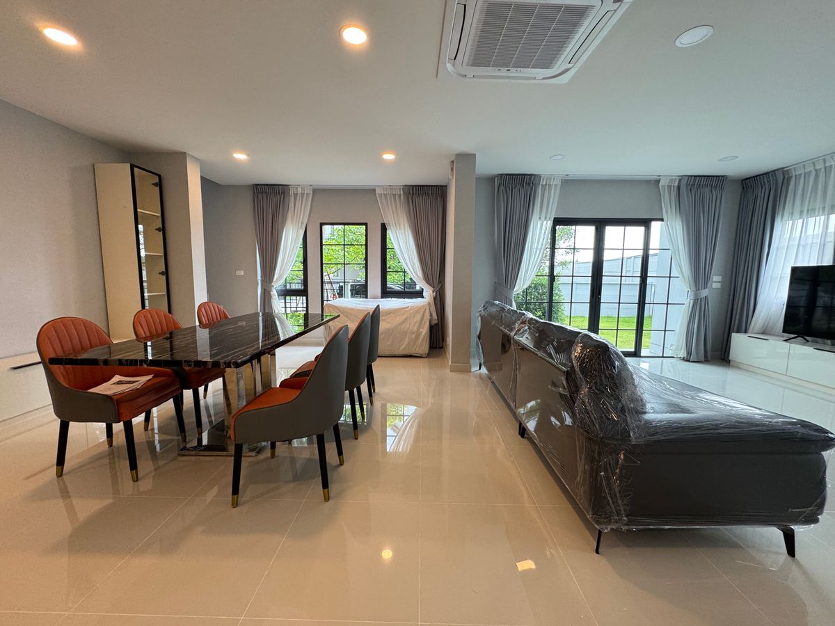 ให้เช่าบ้านบางนา แบริ่ง ลาซาล : ให้เช่า Centro Bangna บ้านเดี่ยว 2 ชั้น 300 sq.m. ฟังก์ชัน 4 ห้องนอน 5 ห้องน้ำ 3 จอดรถ.พร้อมเข้าอยู่