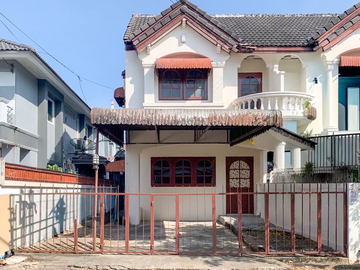ขายทาวน์โฮมพัฒนาการ ศรีนครินทร์ : บ้านพื้นที่กว้าง 35 ตรว. มีบริเวณด้านข้าง มบ.มาสเตอร์ รอยัล เฉลิมพระเกียรติ 53 