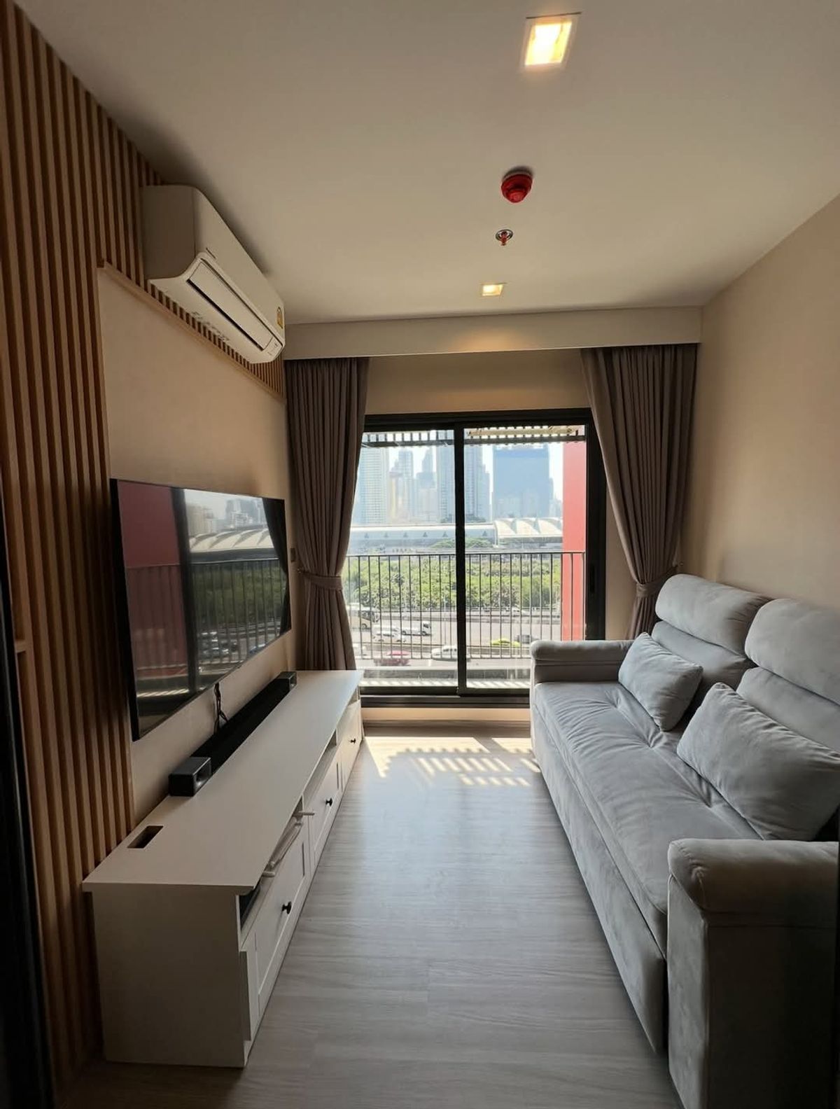 For RentCondoRama9, Petchburi, RCA : 26,000 BHT/Month, Life Asoke Hype