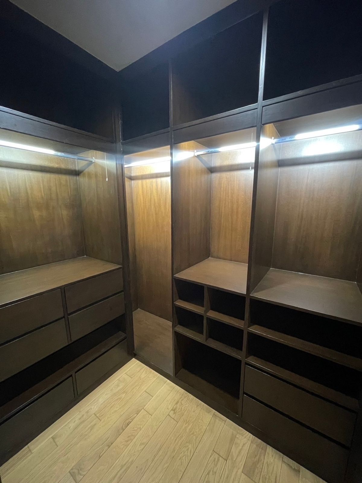 ให้เช่าคอนโดสุขุมวิท อโศก ทองหล่อ : 🔥ให้เช่าด่วน🔥ดิ เอ็มโพริโอ เพลส ห้องสวยเฟอร์นิเจอร์ครบ พร้อมเข้าอยู่ ใกล้ BTSพร้อมพงษ์ เดิน 11 นาที (790 ม.)