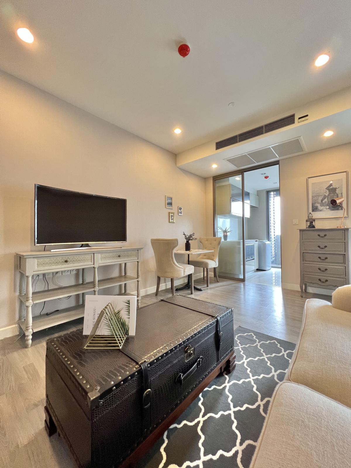 For RentCondoSiam Paragon ,Chulalongkorn,Samyan : The Room Rama 4, 1 bed, 27000 per month