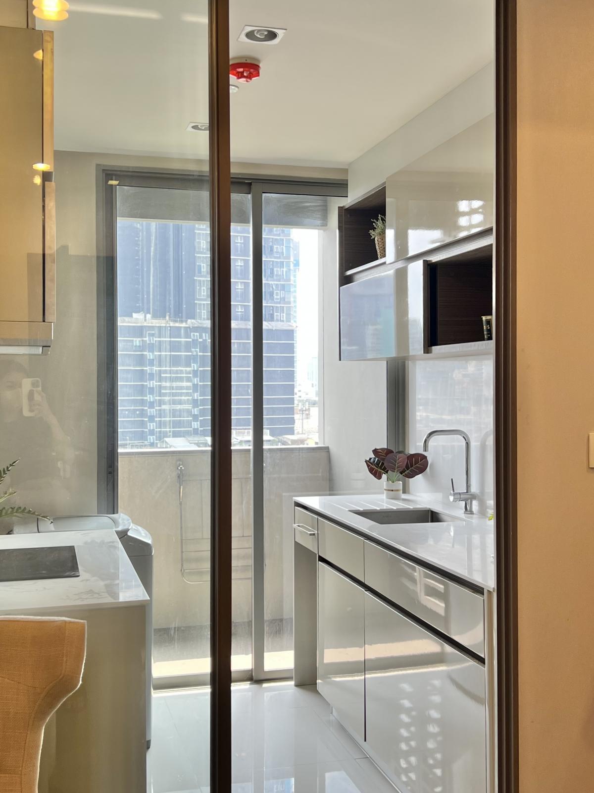 For RentCondoSiam Paragon ,Chulalongkorn,Samyan : The Room Rama 4, 1 bed, 27000 per month