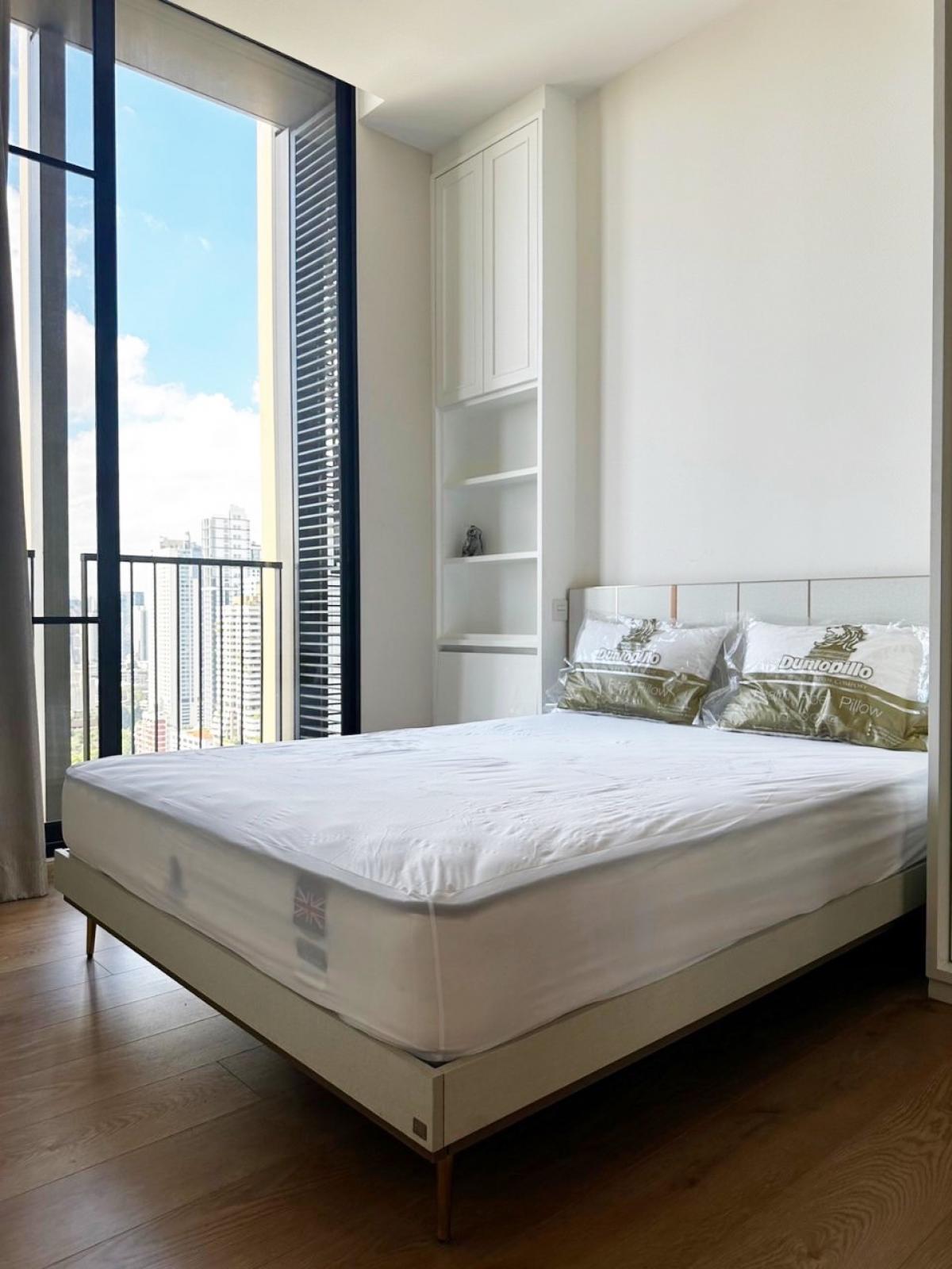 For SaleCondoSukhumvit, Asoke, Thonglor : Luxury! Noble BE19 2-bedroom in the heart of Asoke for sale at only 27.5 millionConveniently connected to BTS/MRT, close to all lifestyles, with complete amenities!