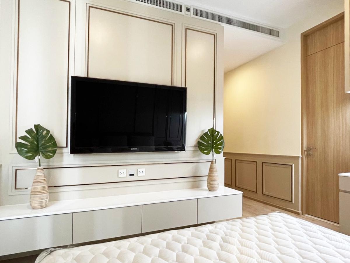 For SaleCondoSukhumvit, Asoke, Thonglor : Luxury! Noble BE19 2-bedroom in the heart of Asoke for sale at only 27.5 millionConveniently connected to BTS/MRT, close to all lifestyles, with complete amenities!