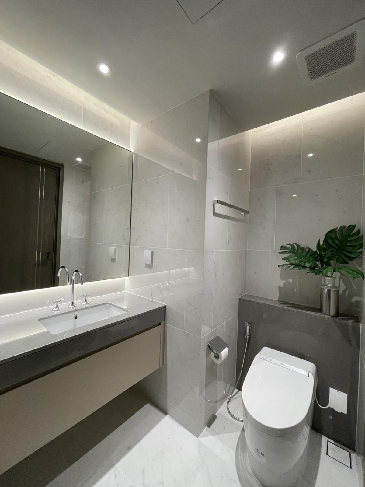 ขายคอนโดวิทยุ ชิดลม หลังสวน : 28/02/2026, รวมค่าโอนห้องสวย Tonson One Residence 1 ห้องนอน ใกล้ BTS ชิดลม ราคาพิเศษ 25 ลบ. พร้อมสระว่ายน้ำและฟิตเนสครบครัน!