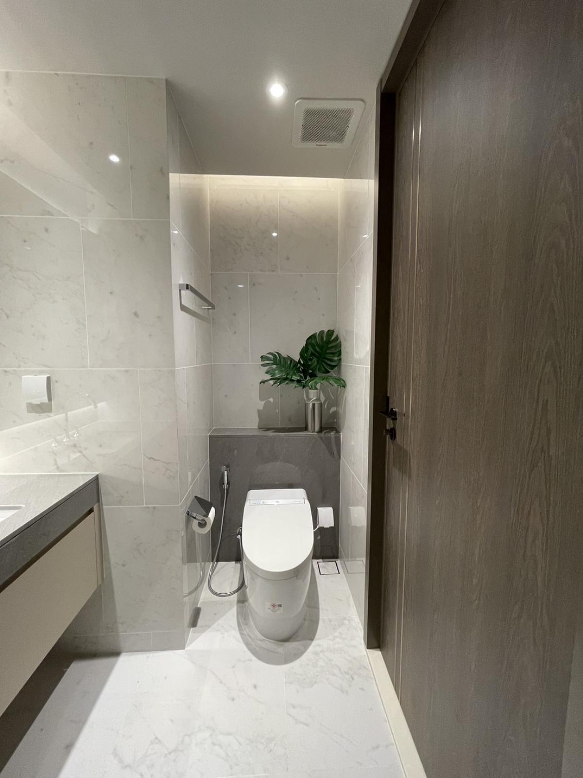 ขายคอนโดวิทยุ ชิดลม หลังสวน : 28/02/2026, รวมค่าโอนห้องสวย Tonson One Residence 1 ห้องนอน ใกล้ BTS ชิดลม ราคาพิเศษ 25 ลบ. พร้อมสระว่ายน้ำและฟิตเนสครบครัน!