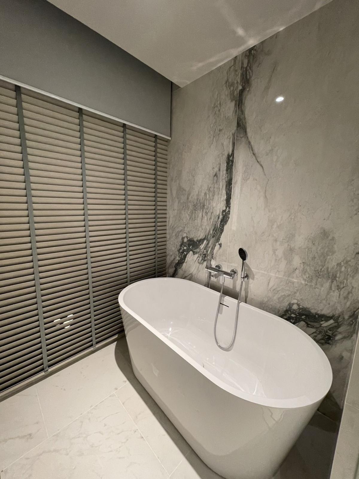 ขายคอนโดวิทยุ ชิดลม หลังสวน : 28/02/2026, รวมค่าโอนห้องสวย Tonson One Residence 1 ห้องนอน ใกล้ BTS ชิดลม ราคาพิเศษ 25 ลบ. พร้อมสระว่ายน้ำและฟิตเนสครบครัน!