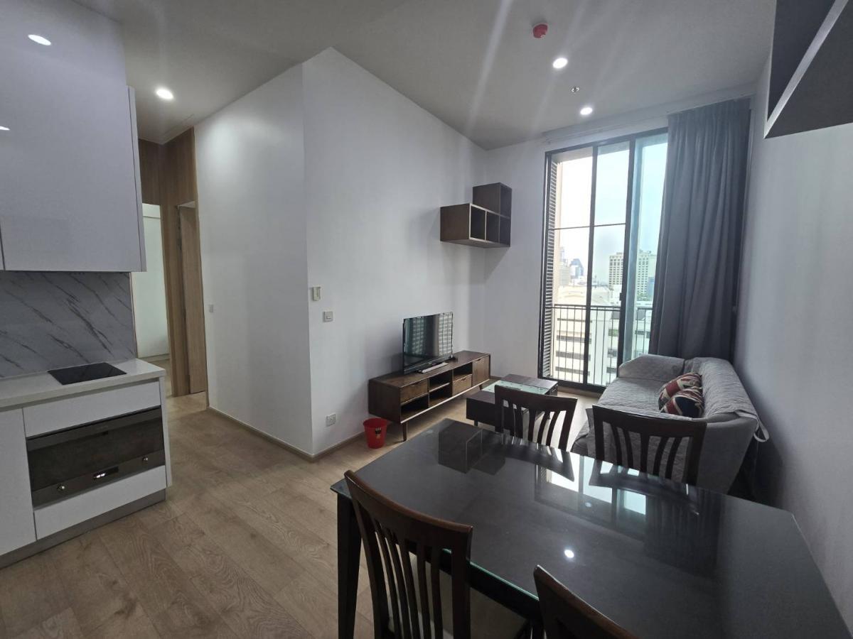 ขายคอนโดสุขุมวิท อโศก ทองหล่อ : 28/02/2026, รวมค่าโอนคอนโด Noble BE19 2 ห้องนอน ใกล้ BTS อโศก เพียง 12.9 ล้าน! ชีวิตเหนือระดับ กับพื้นที่ 56 ตร.ม. พร้อมสิ่งอำนวยความสะดวกครบครัน