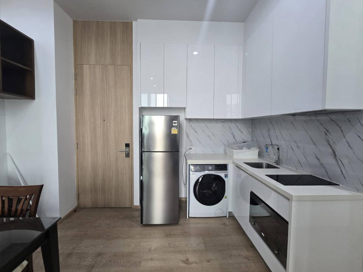 ขายคอนโดสุขุมวิท อโศก ทองหล่อ : 28/02/2026, รวมค่าโอนคอนโด Noble BE19 2 ห้องนอน ใกล้ BTS อโศก เพียง 12.9 ล้าน! ชีวิตเหนือระดับ กับพื้นที่ 56 ตร.ม. พร้อมสิ่งอำนวยความสะดวกครบครัน