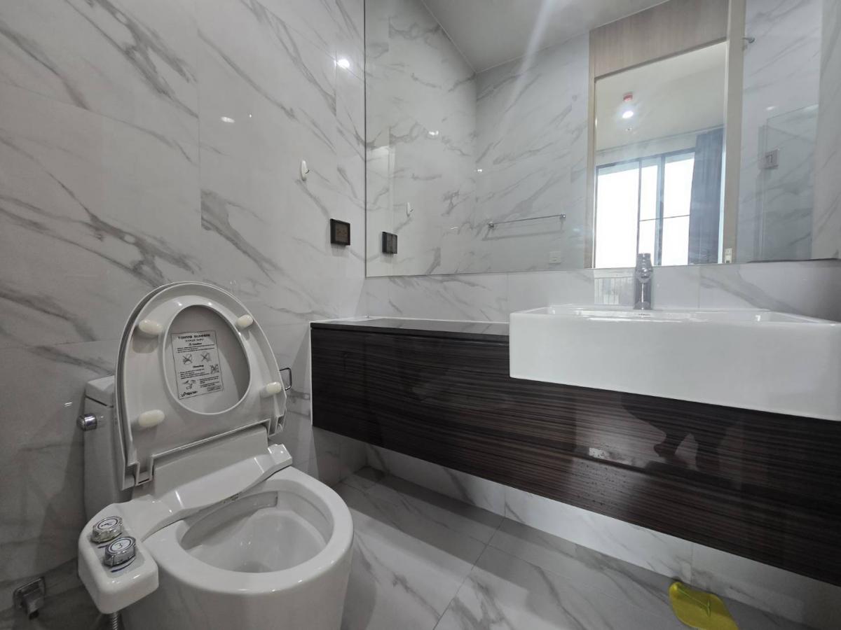 ขายคอนโดสุขุมวิท อโศก ทองหล่อ : 28/02/2026, รวมค่าโอนคอนโด Noble BE19 2 ห้องนอน ใกล้ BTS อโศก เพียง 12.9 ล้าน! ชีวิตเหนือระดับ กับพื้นที่ 56 ตร.ม. พร้อมสิ่งอำนวยความสะดวกครบครัน