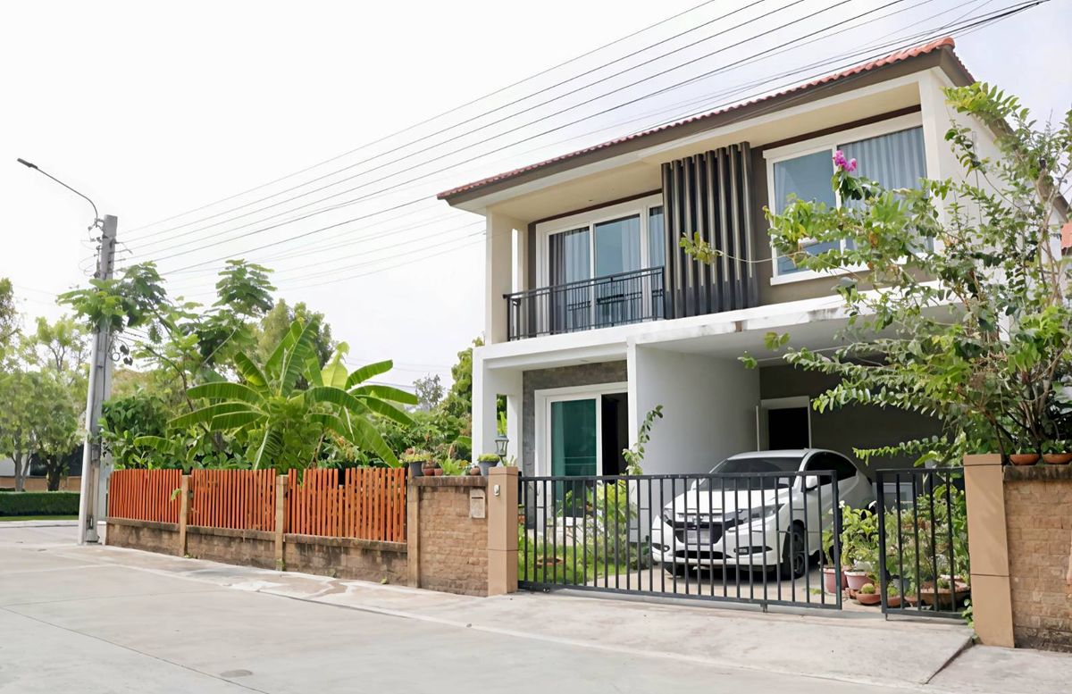 ขายบ้านพัฒนาการ ศรีนครินทร์ : บ้านเดี่ยว 2 ชั้น แปลงมุม ติดสวนส่วนกลาง ในโครงการคุณภาพ โกลเด้น วิลเลจ อ่อนนุช-พัฒนาการ (ซ.อ่อนนุช 65)