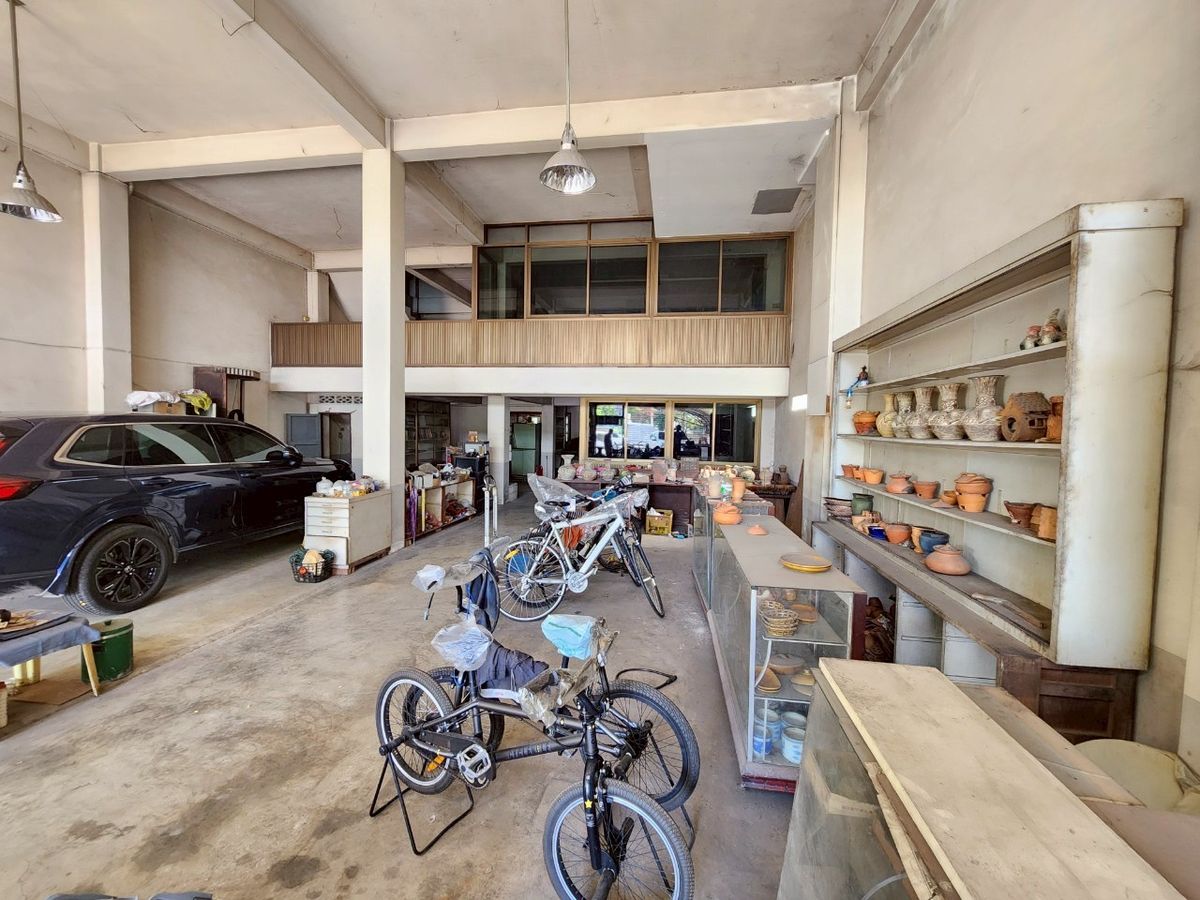 For SaleShop HousePinklao, Charansanitwong : For sale: 4-storey commercial building with vacant land, on Phra Borom Road, size 278 sq.w., with a building on 106 sq.w. of land, vacant land with no buildings, 172 sq.w.