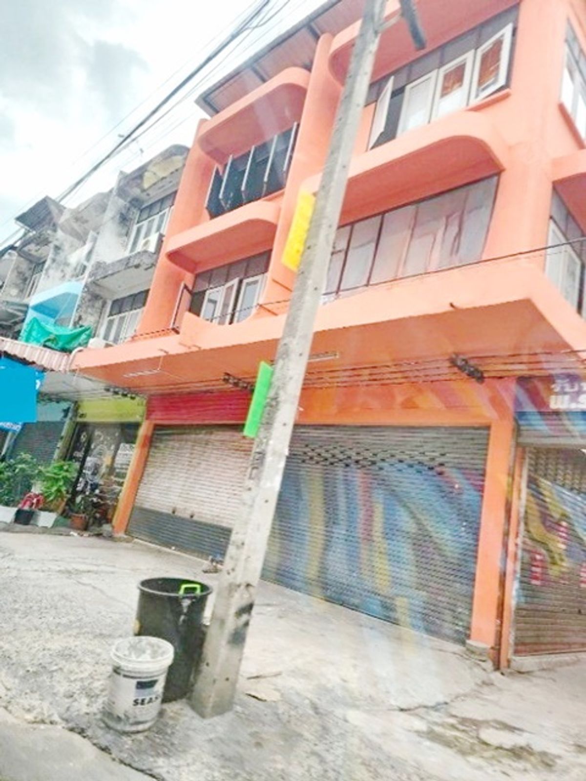 For RentShop HouseVipawadee, Don Mueang, Lak Si : Kosum Ruam Jai Market, 1.5 km. MRT Chaeng Watthana 14 2.4 km. For rent, 3 -storey duties, 20 sq.w. 220 sq.m. on the main road. Don Mueang Technical School 2.3 km.