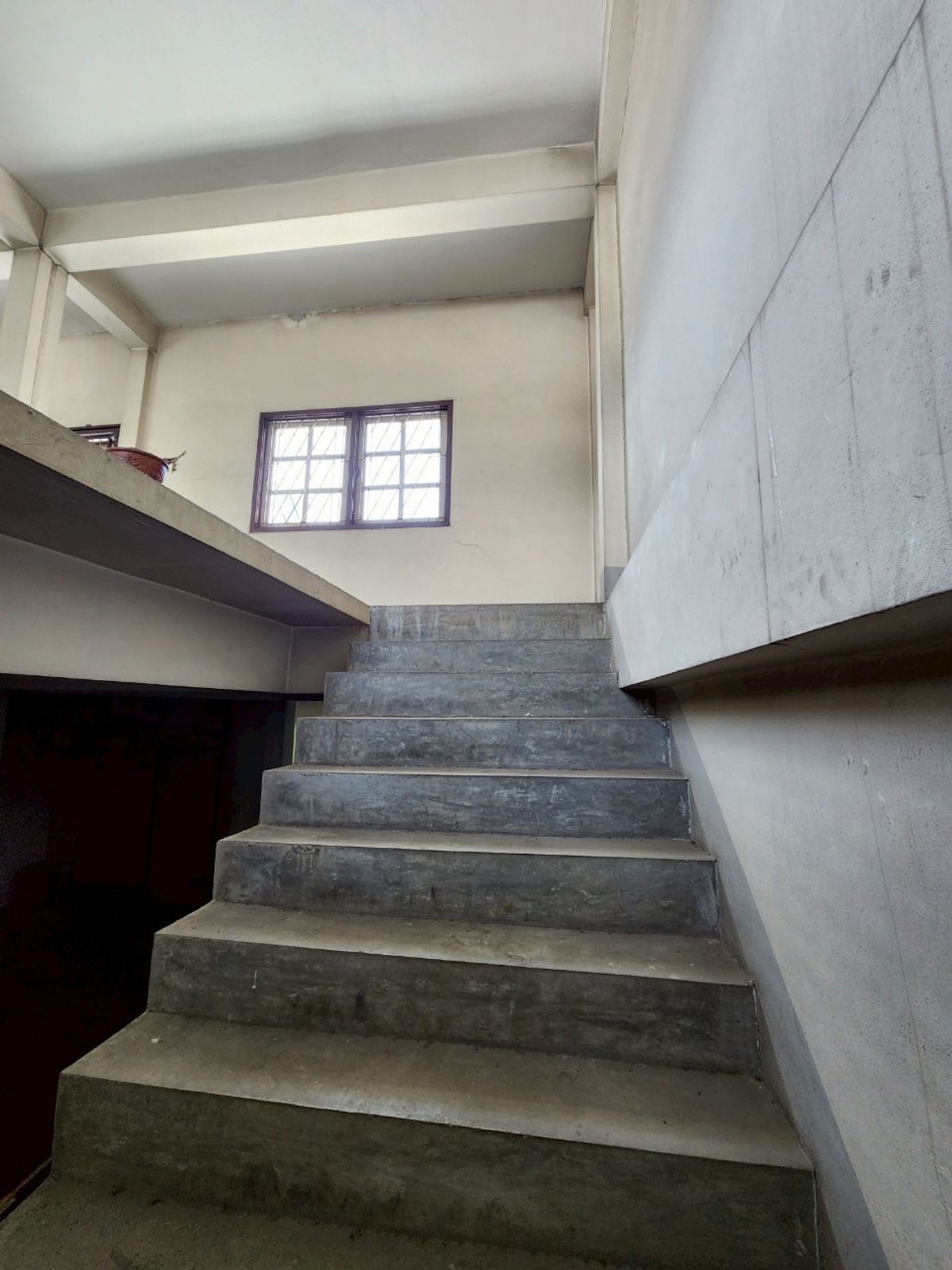 For SaleShop HousePinklao, Charansanitwong : For sale: 4-storey commercial building with vacant land, on Phra Borom Road, size 278 sq.w., with a building on 106 sq.w. of land, vacant land with no buildings, 172 sq.w.