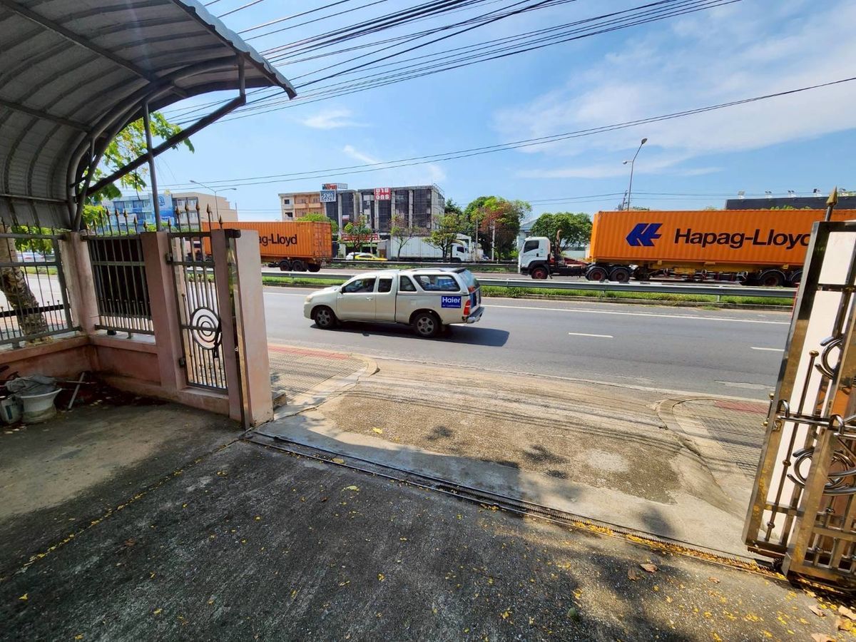 For SaleShop HousePinklao, Charansanitwong : For sale: 4-storey commercial building with vacant land, on Phra Borom Road, size 278 sq.w., with a building on 106 sq.w. of land, vacant land with no buildings, 172 sq.w.