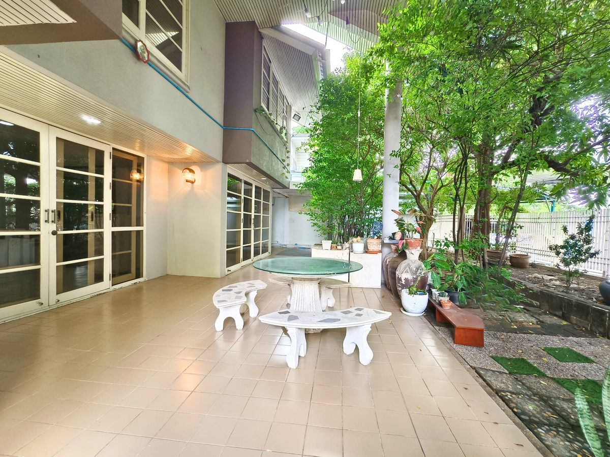 HouseRama9, Petchburi, RCA : For sale, for rent, single house, Rama 9 Soi 41, near The Nine Rama 9, 5 minutes to the expressway, 4 bedrooms, 3 bathrooms, 100 sq.w.