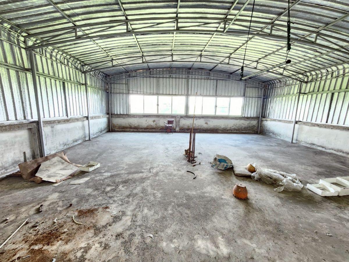 For SaleShop HousePinklao, Charansanitwong : For sale: 4-storey commercial building with vacant land, on Phra Borom Road, size 278 sq.w., with a building on 106 sq.w. of land, vacant land with no buildings, 172 sq.w.