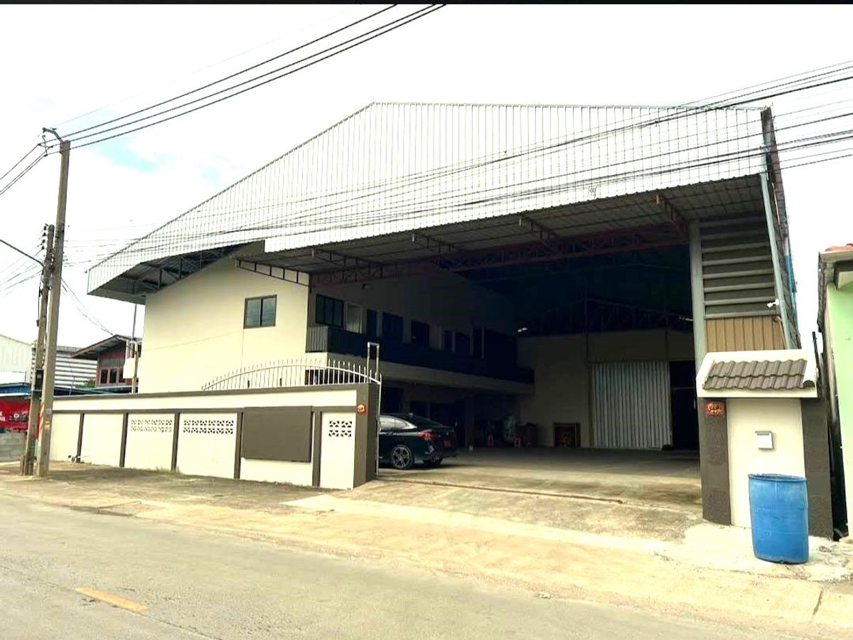 ให้เช่าโกดังนครปฐม : ให้เช่าโกดังพร้อมออฟฟิตห้องพักคนงาน รวมพื้นที่ใช้สอยรวม 1,880 ตรม. ใกล้เซนทรัลศาลายา , ขนส่งสาย5