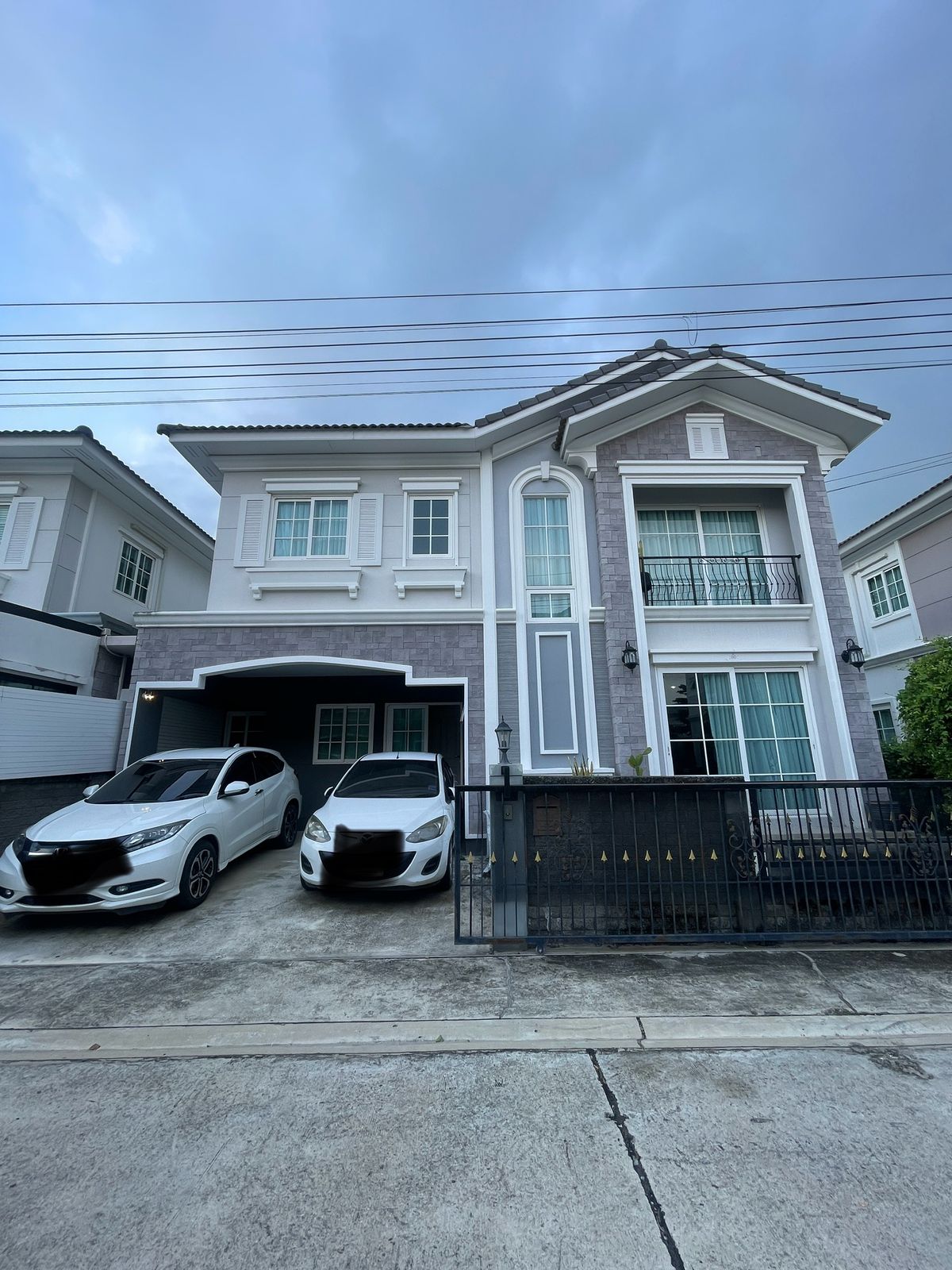 ให้เช่าบ้านบางนา แบริ่ง ลาซาล : ให้เช่า บ้าน ใกล้สนามบิน มบ โกลเด้น นีโอ 2 บางนา กิ่งแก้ว เฟอร์นิเจอร์ครบ พร้อมอยู่ สนใจติดต่อ 082-3223695 