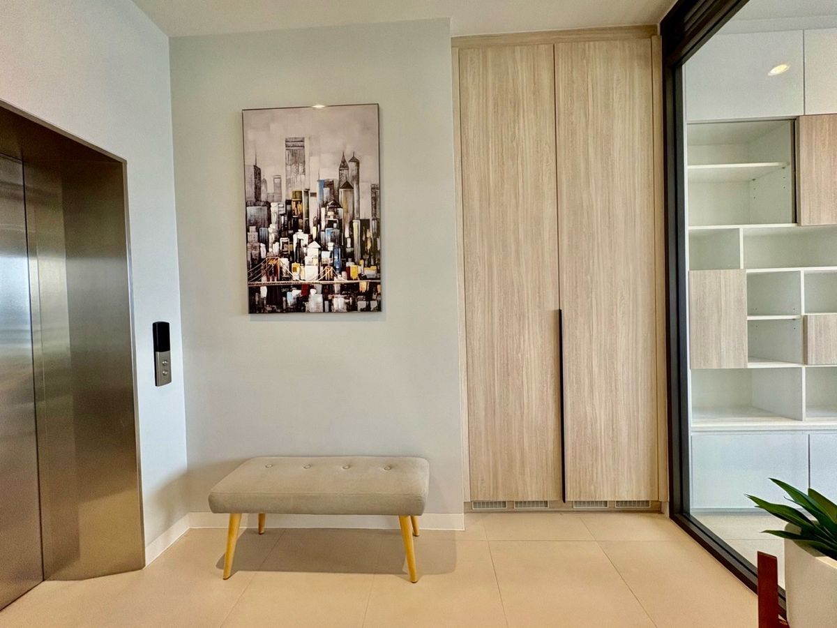 For SaleCondoSukhumvit, Asoke, Thonglor : 📢👇Sell with tenant til 16-10-26
Luxury Condo at Vittorio a top-tier residence located just steps from BTS Phromphong. Surrounded by world-class shopping malls, fine dining, and city life convenience.